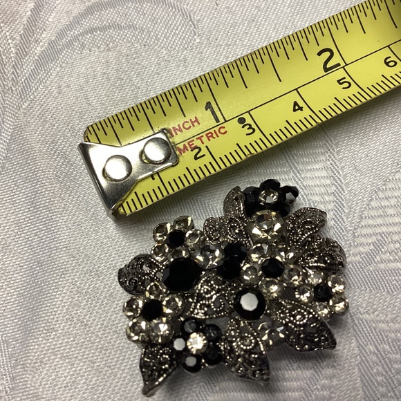 VINTAGE. BLACK beautiful black brooch MOMS STUFF 🖤🖤🖤🖤🖤 - Picture 7 of 10